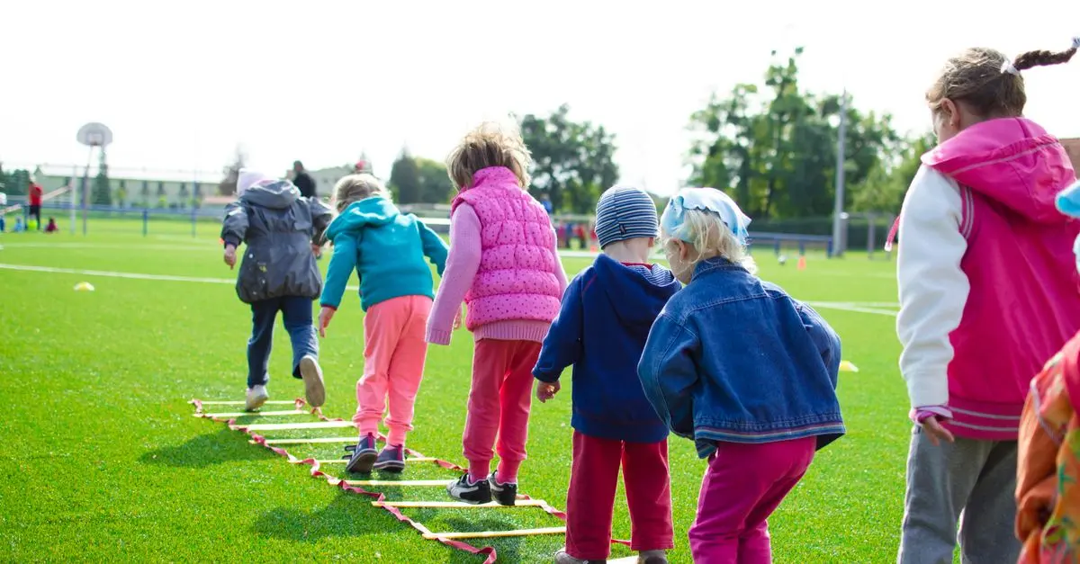 10 Activités Ludiques pour Stimuler la Confiance de Votre Enfant à la Rentrée